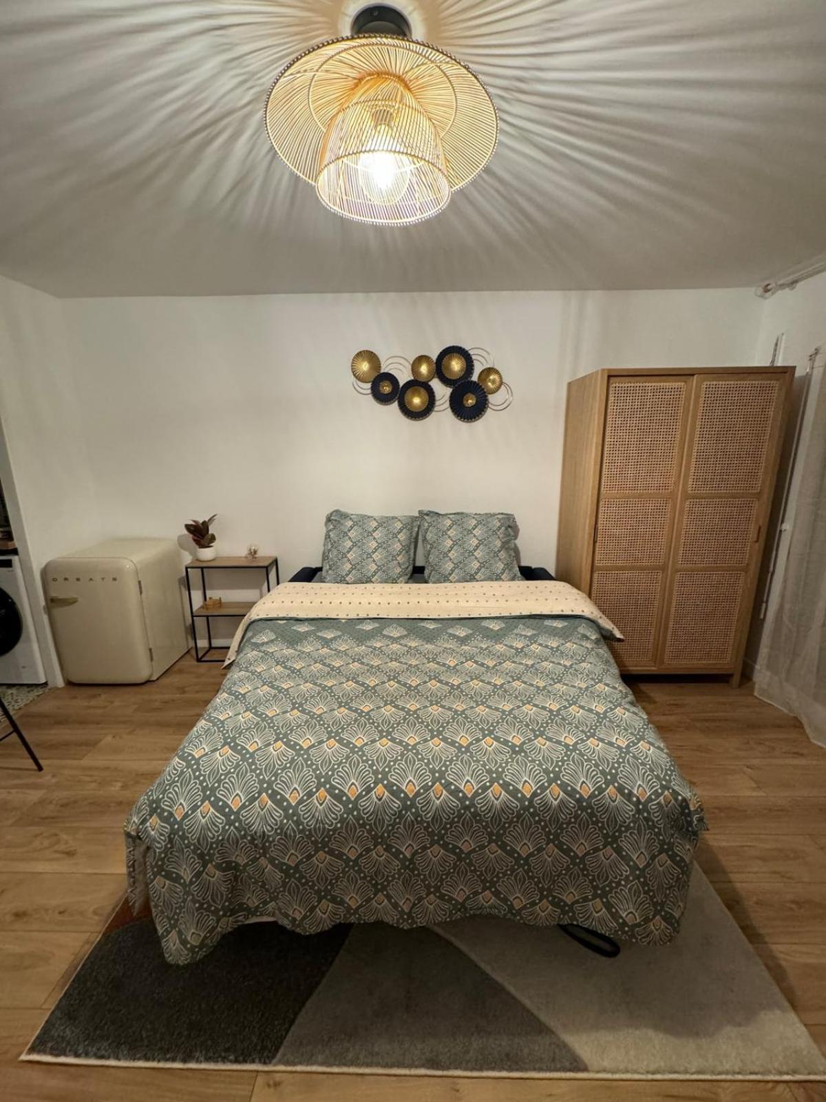 Furnished 17 *