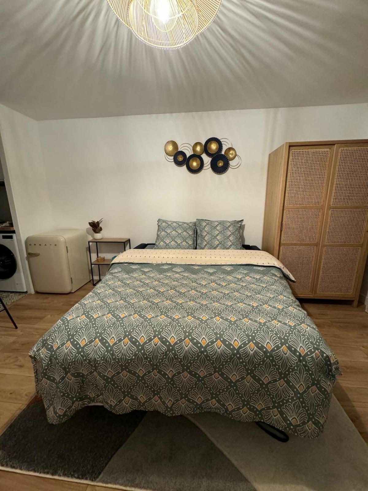 Furnished 17 *